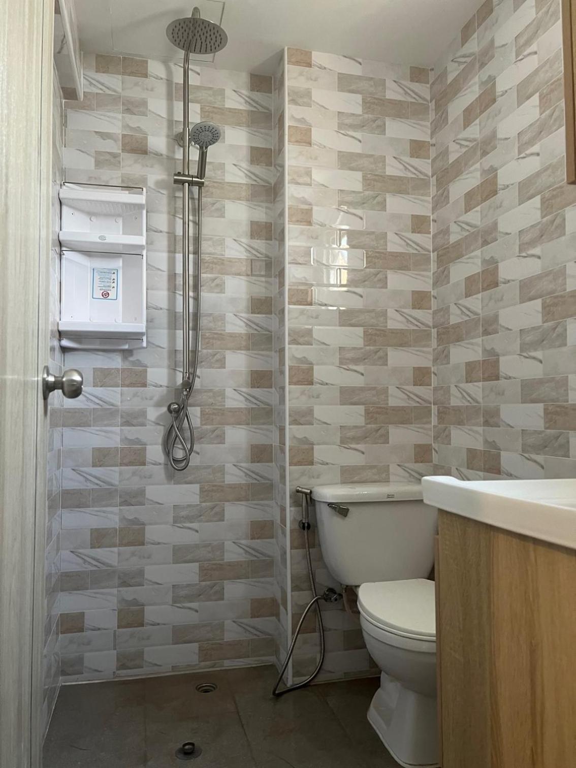 Private Modern Apartments By Patong Vacation Rentals Located In The Heart Of Patong, Walking Distance To The Beach, Kitchen, Private Bathroom, Seating Area, 65" Smart Tv With Free Wifi エクステリア 写真