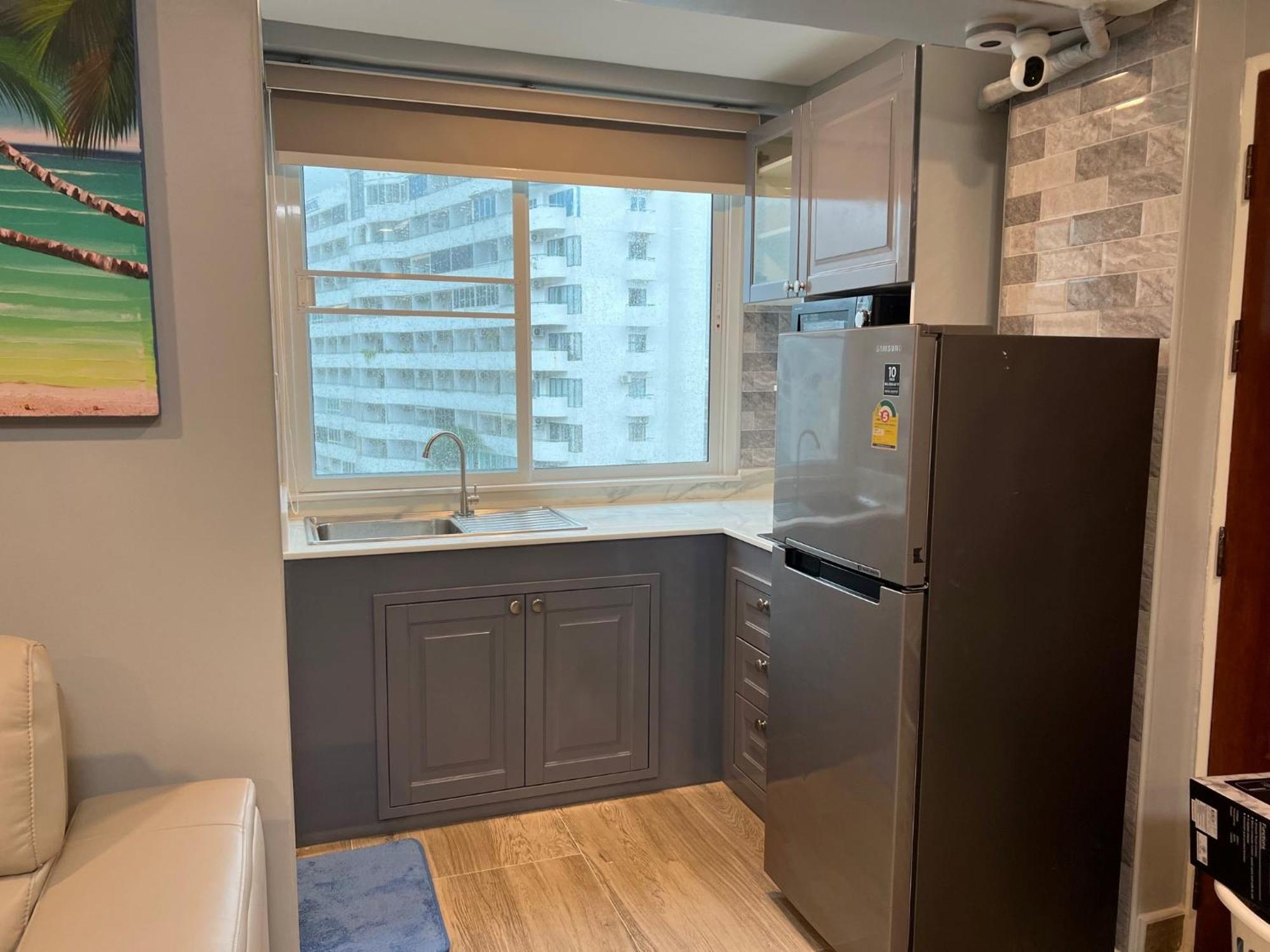 Private Modern Apartments By Patong Vacation Rentals Located In The Heart Of Patong, Walking Distance To The Beach, Kitchen, Private Bathroom, Seating Area, 65" Smart Tv With Free Wifi エクステリア 写真