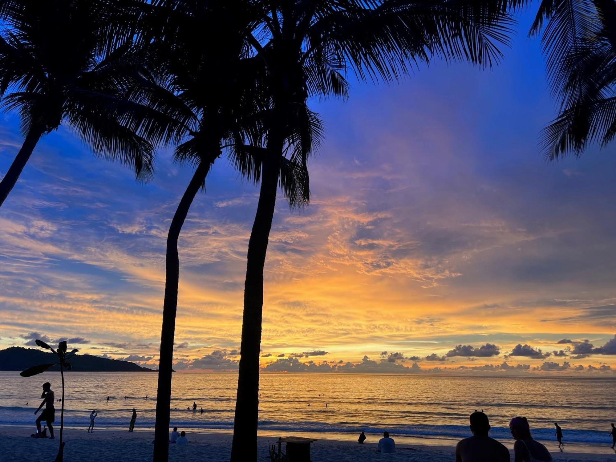 Private Modern Apartments By Patong Vacation Rentals Located In The Heart Of Patong, Walking Distance To The Beach, Kitchen, Private Bathroom, Seating Area, 65" Smart Tv With Free Wifi エクステリア 写真