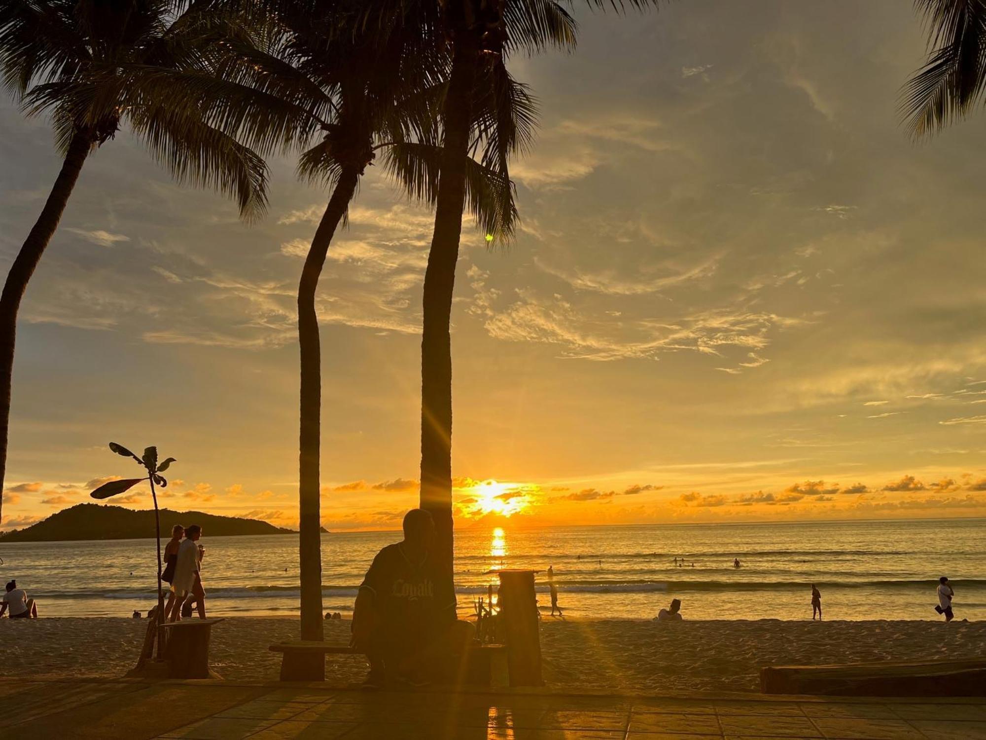 Private Modern Apartments By Patong Vacation Rentals Located In The Heart Of Patong, Walking Distance To The Beach, Kitchen, Private Bathroom, Seating Area, 65" Smart Tv With Free Wifi エクステリア 写真