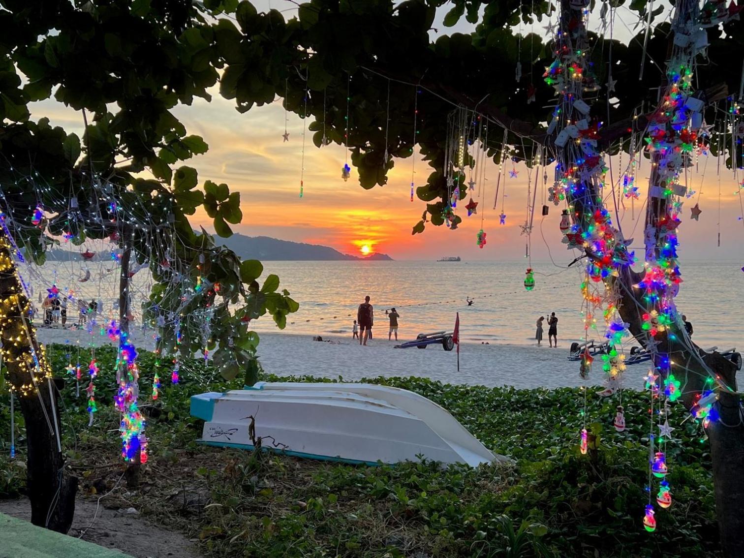 Private Modern Apartments By Patong Vacation Rentals Located In The Heart Of Patong, Walking Distance To The Beach, Kitchen, Private Bathroom, Seating Area, 65" Smart Tv With Free Wifi エクステリア 写真