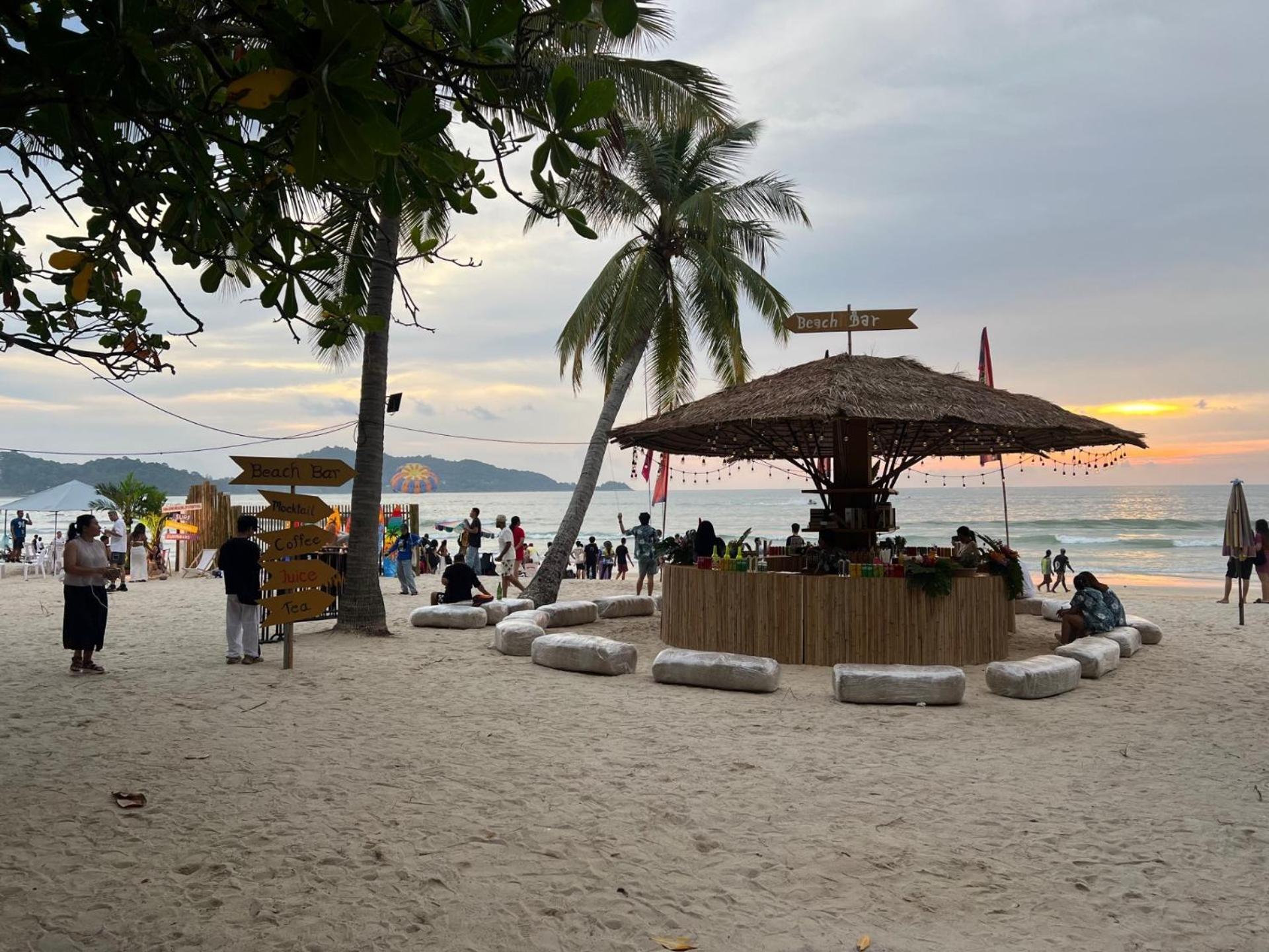 Private Modern Apartments By Patong Vacation Rentals Located In The Heart Of Patong, Walking Distance To The Beach, Kitchen, Private Bathroom, Seating Area, 65" Smart Tv With Free Wifi エクステリア 写真