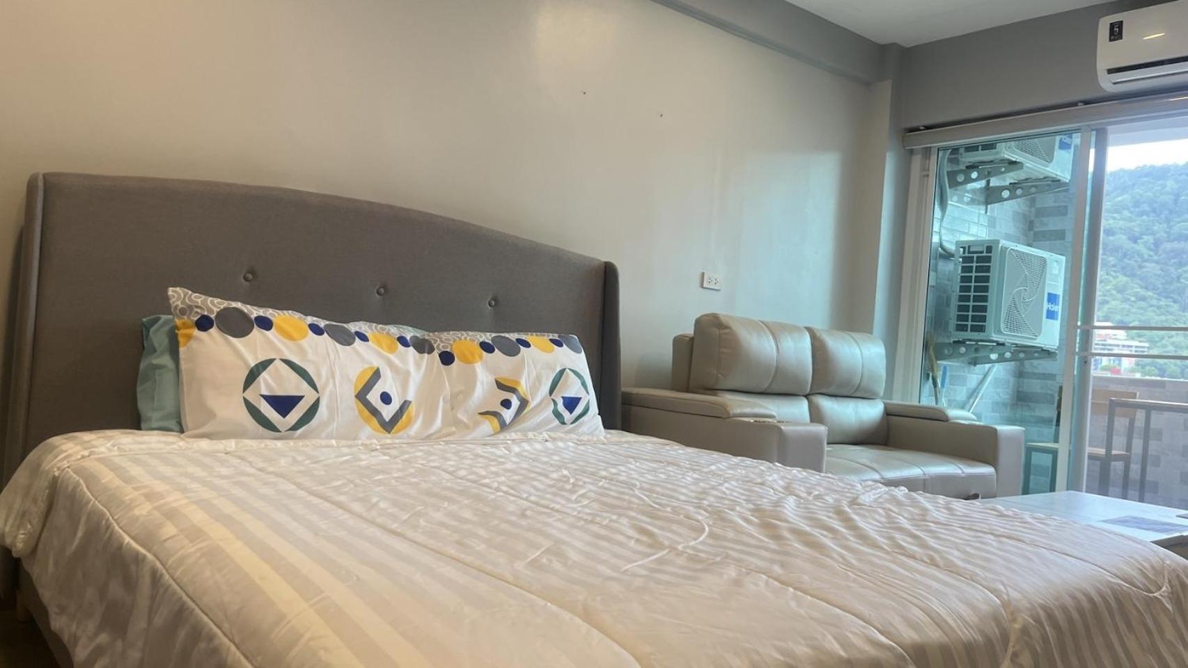 Private Modern Apartments By Patong Vacation Rentals Located In The Heart Of Patong, Walking Distance To The Beach, Kitchen, Private Bathroom, Seating Area, 65" Smart Tv With Free Wifi エクステリア 写真